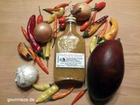 Flasche Karibische Sauce mit Zutaten